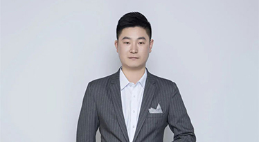 老鷹——不必等風，而是奮力成為那股新風向